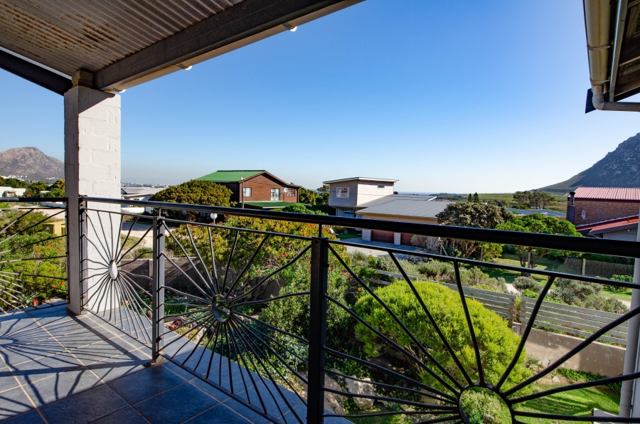 4 Bedroom Property for Sale in Pringle Bay Western Cape